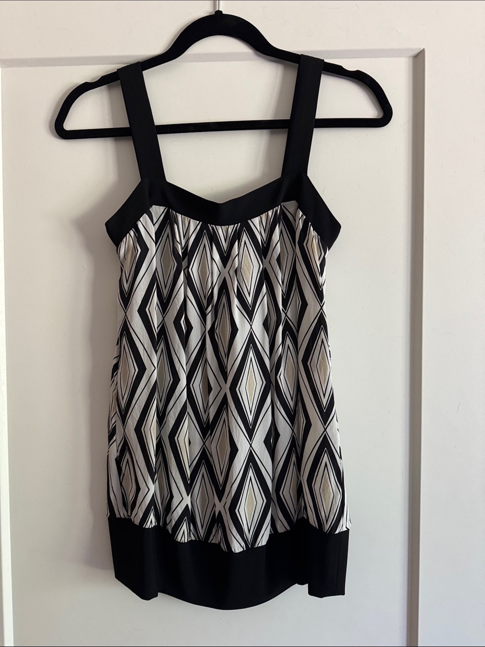 White House Black Market Women's Black and Cream Geometric Tank Top